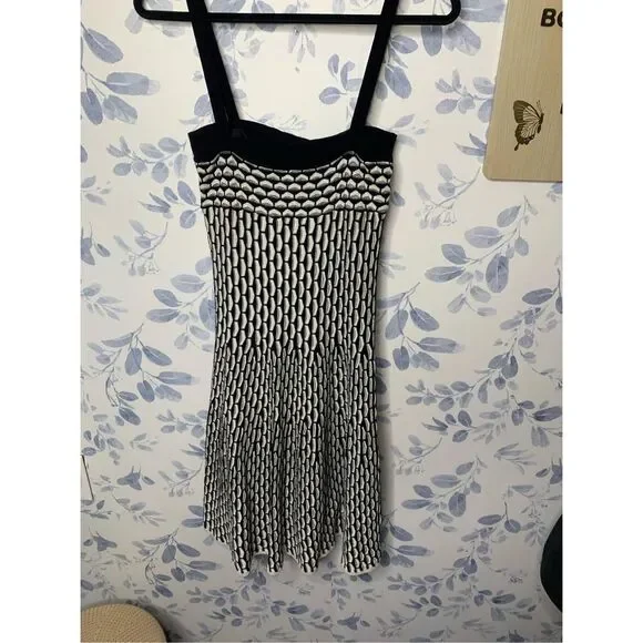 M Missoni Black White Classic Pattern Midi Knit Dress Size US 8 - Picture 8 of 9